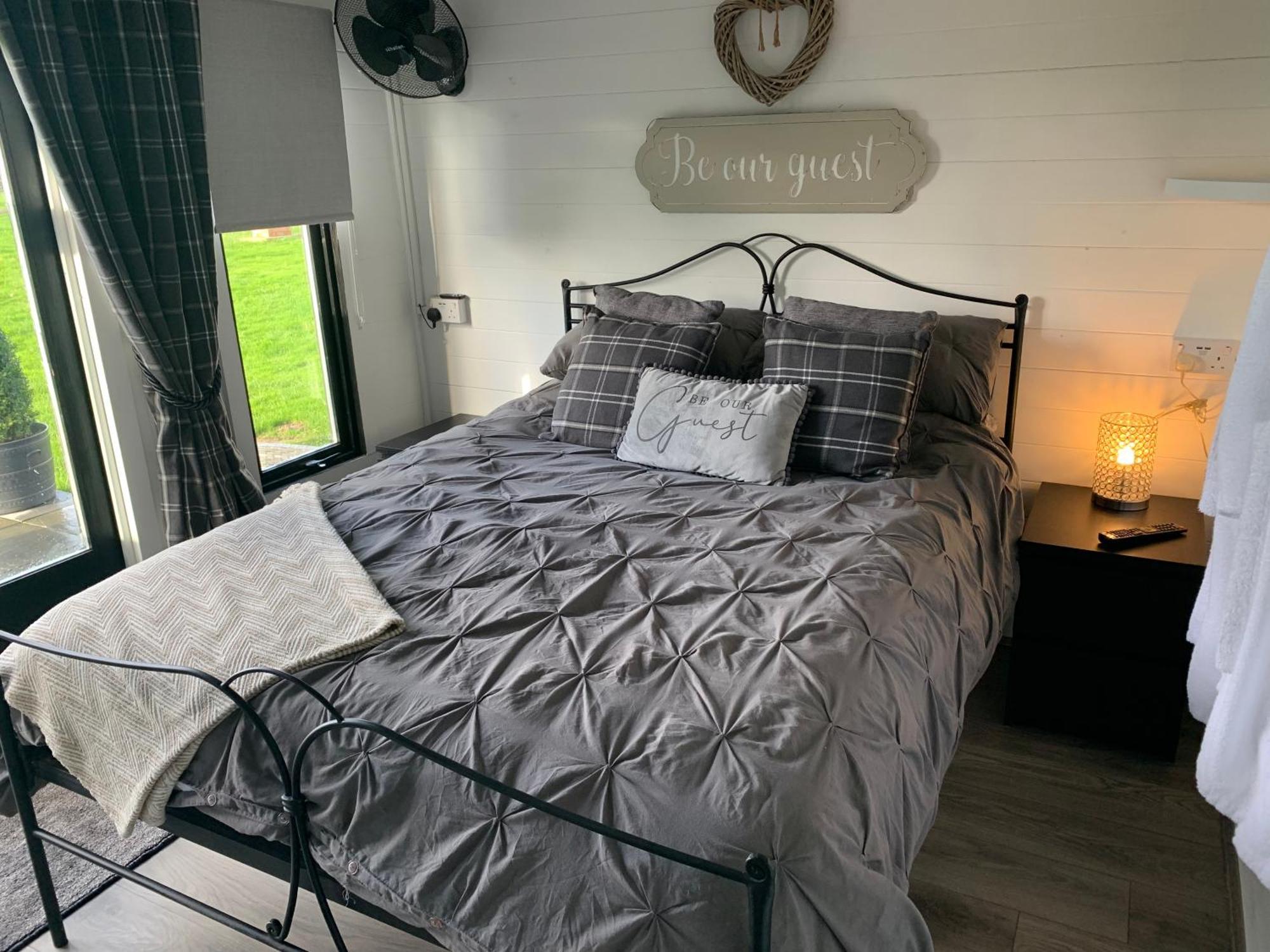 Dolafon Farm Luxury Glamping Cabin With Hot Tub St Asaph Luaran gambar