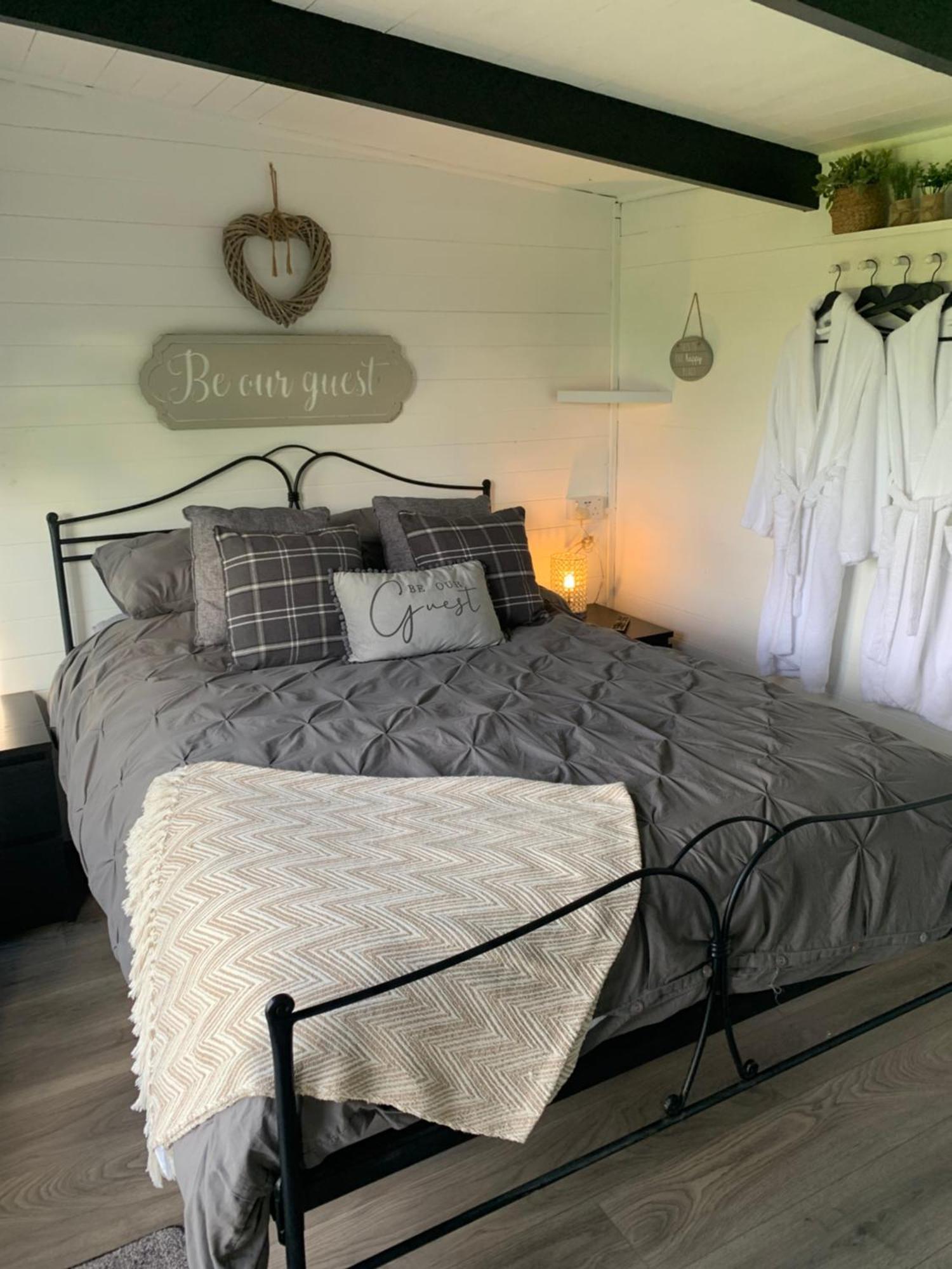 Dolafon Farm Luxury Glamping Cabin With Hot Tub St Asaph Luaran gambar